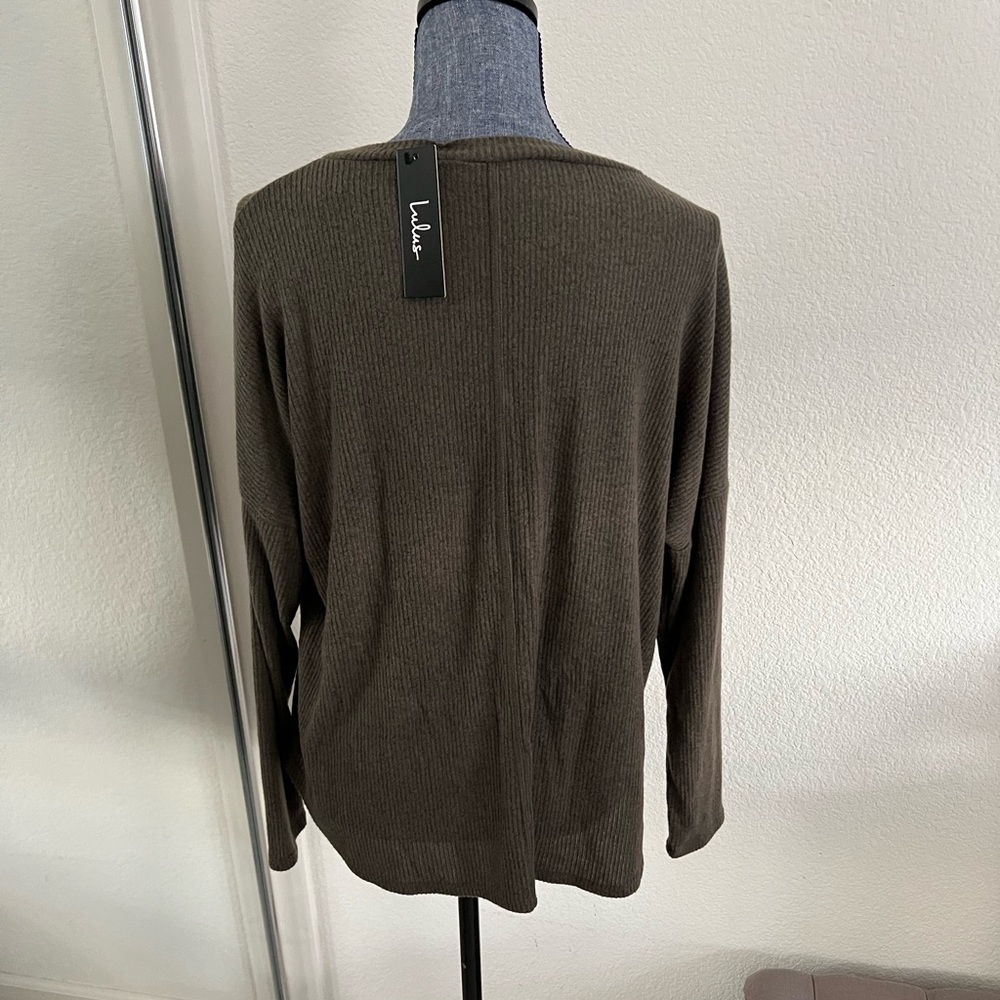 NWT Ribbed V-Neck Top - Picture 4 of 5
